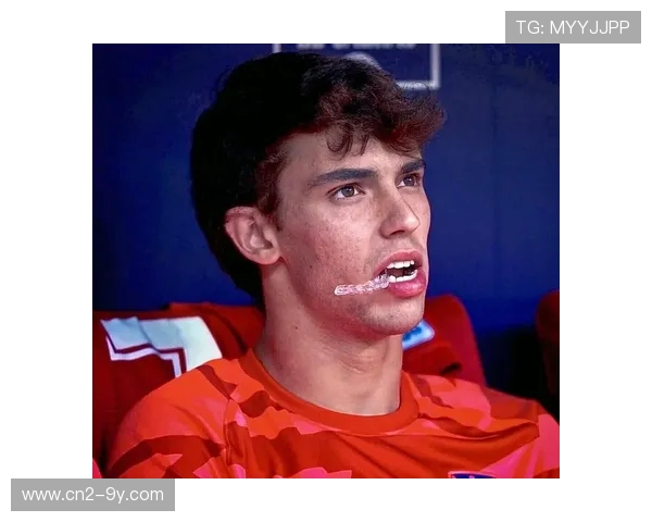 足球小帅高清头像，展现年轻教练风采与独特魅力的最佳选择