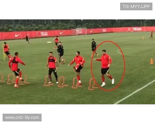 足球训练裤拉链设计创新提高运动员舒适性与活动灵活性探讨